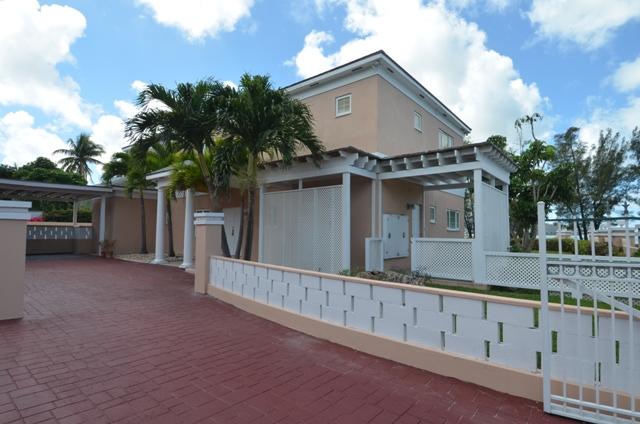 Spacious sea view homes